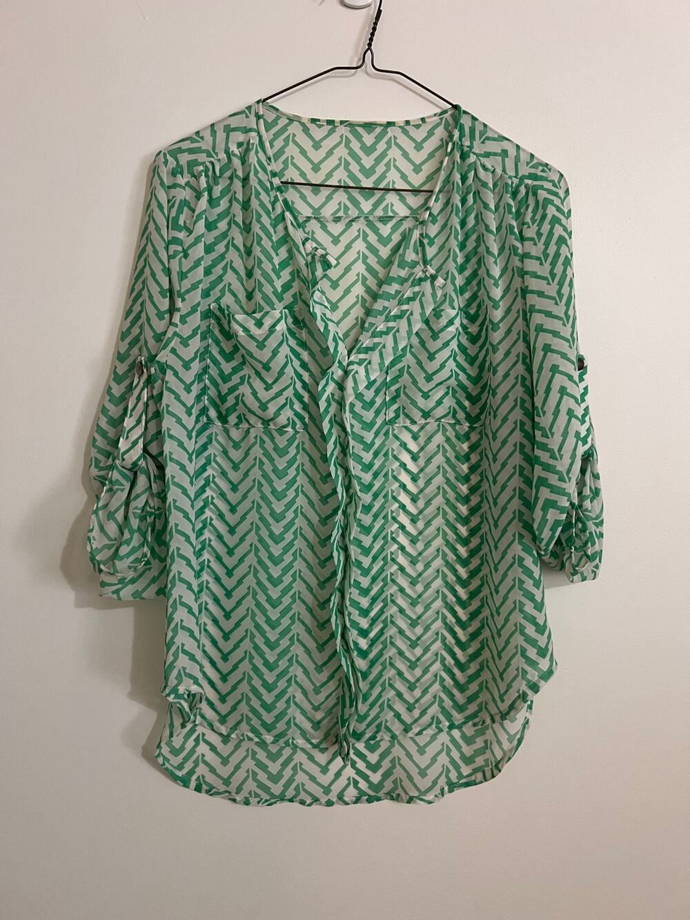 Green Chevron Geometric Print Blouse M Chico‎ Split V-Neck Roll-Tab Sleeve Top